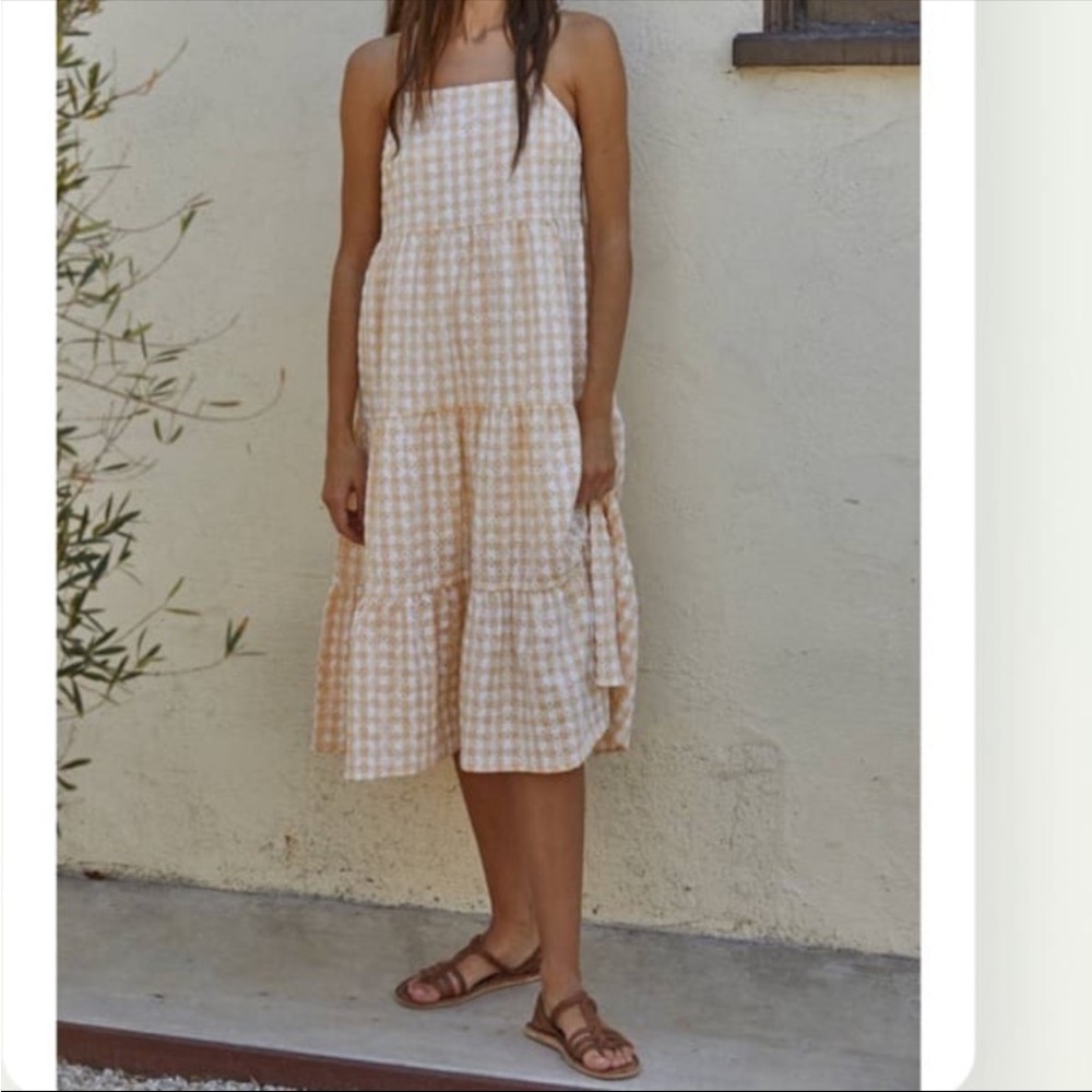 Woven Straight Neck Spaghetti Strap 3 Tier Ruffle
Maxi‎ Dress w/ Lining